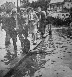 WICKFORD FLOOD - NEWSPAPER CUTTINGS (3)