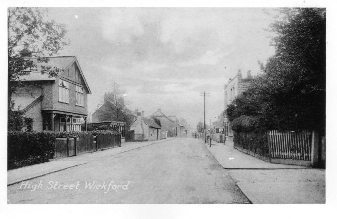 Wickford High Street- The large house in the foreground is where Dr. MATTHEWSON lived